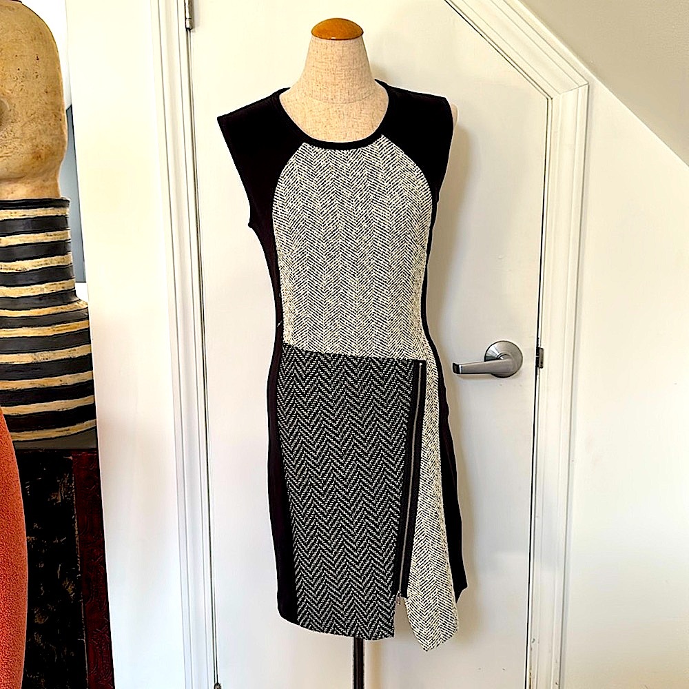 NWOT!!  Desigual Dress with Zipper Detail!